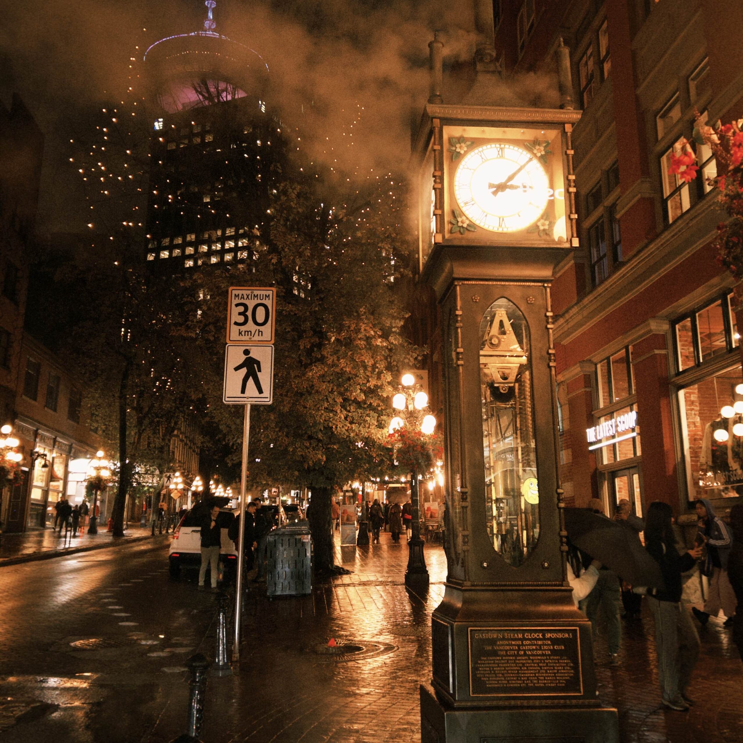 Gastown 蒸汽鐘晚上